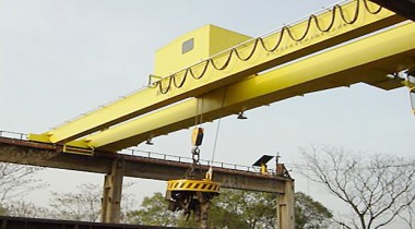 ػ Electromagnetic Crane